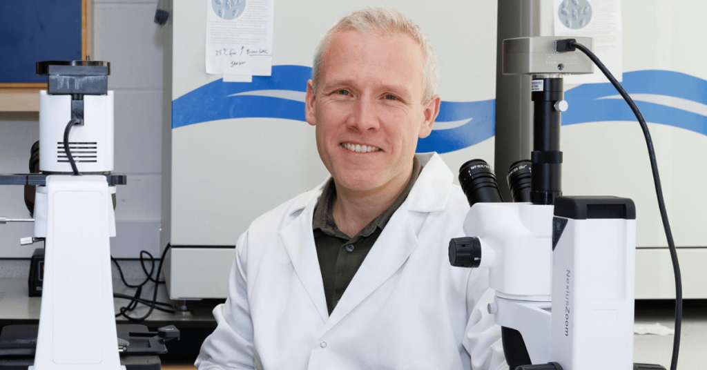 Image of Prof. Paul Thomas in his lab.